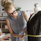 La imagen 3 de la Empresa TALLER DE CONFECCIONES HILOS Y PUNTADAS VESTUARIOS DE MUJER en Lo Barnechea RM