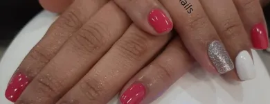 La imagen 3 de la Empresa RUNWAY HAIR AND NAILS Salón de belleza en Las Condes RM